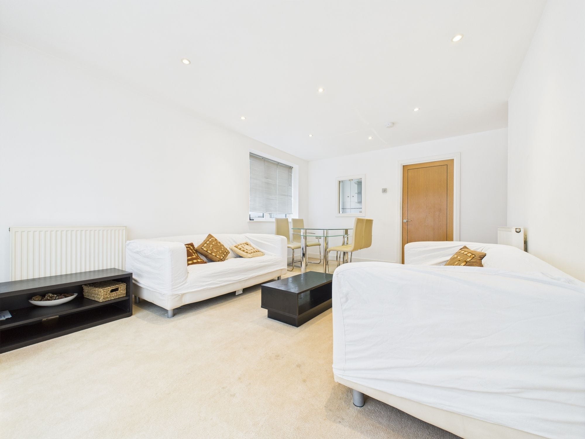 Flat Newport Avenue in Greater London