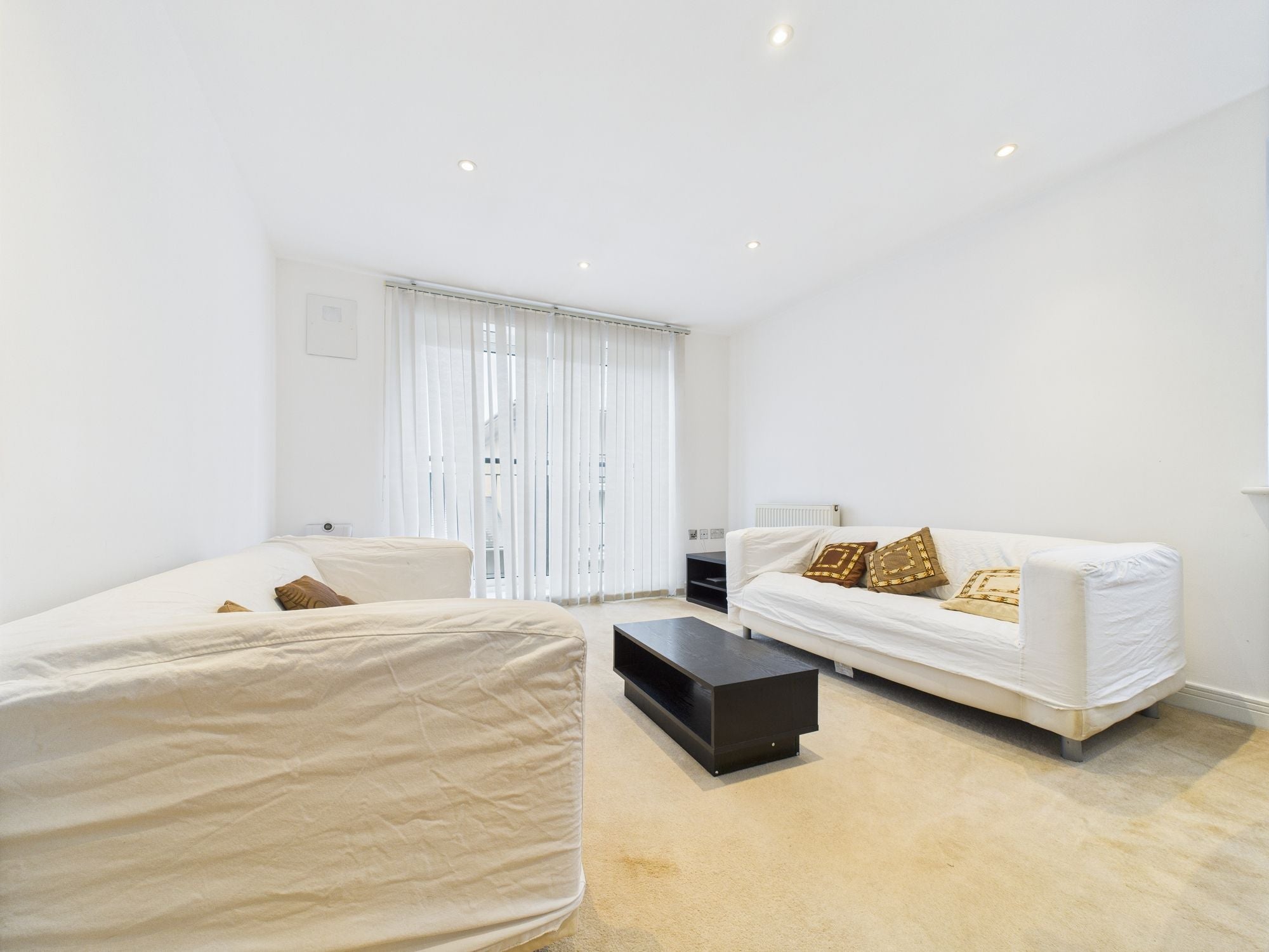 Flat Newport Avenue in Greater London