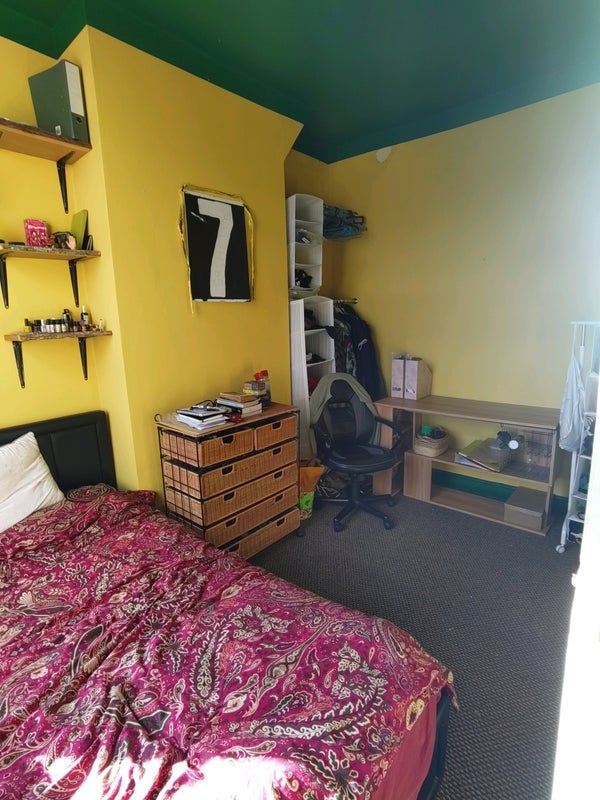 Room Rushden Road in Manchester