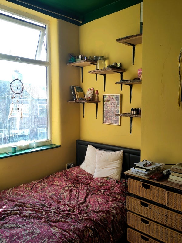 Room Rushden Road in Manchester