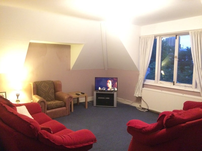 Room Sunnyside Road in Greater London