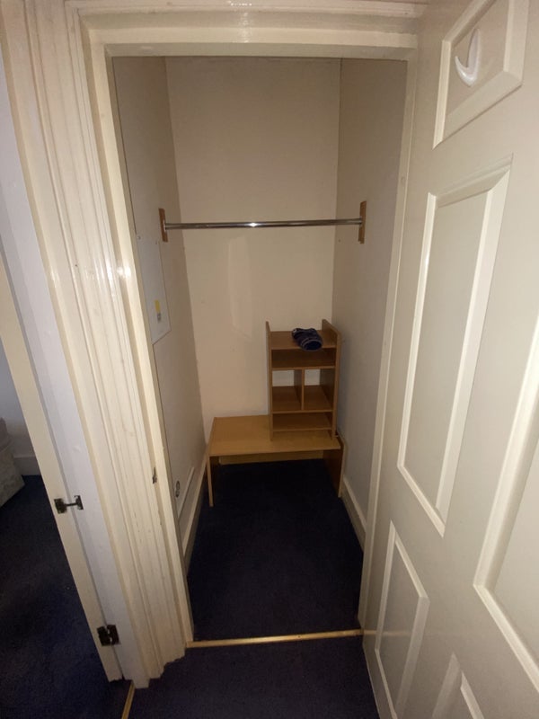 Room Sunnyside Road in Greater London