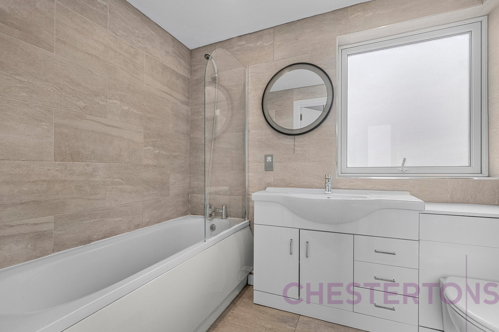 Flat Tiller Road in Greater London
