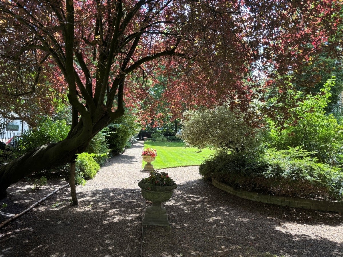 Flat Brompton Square in Greater London