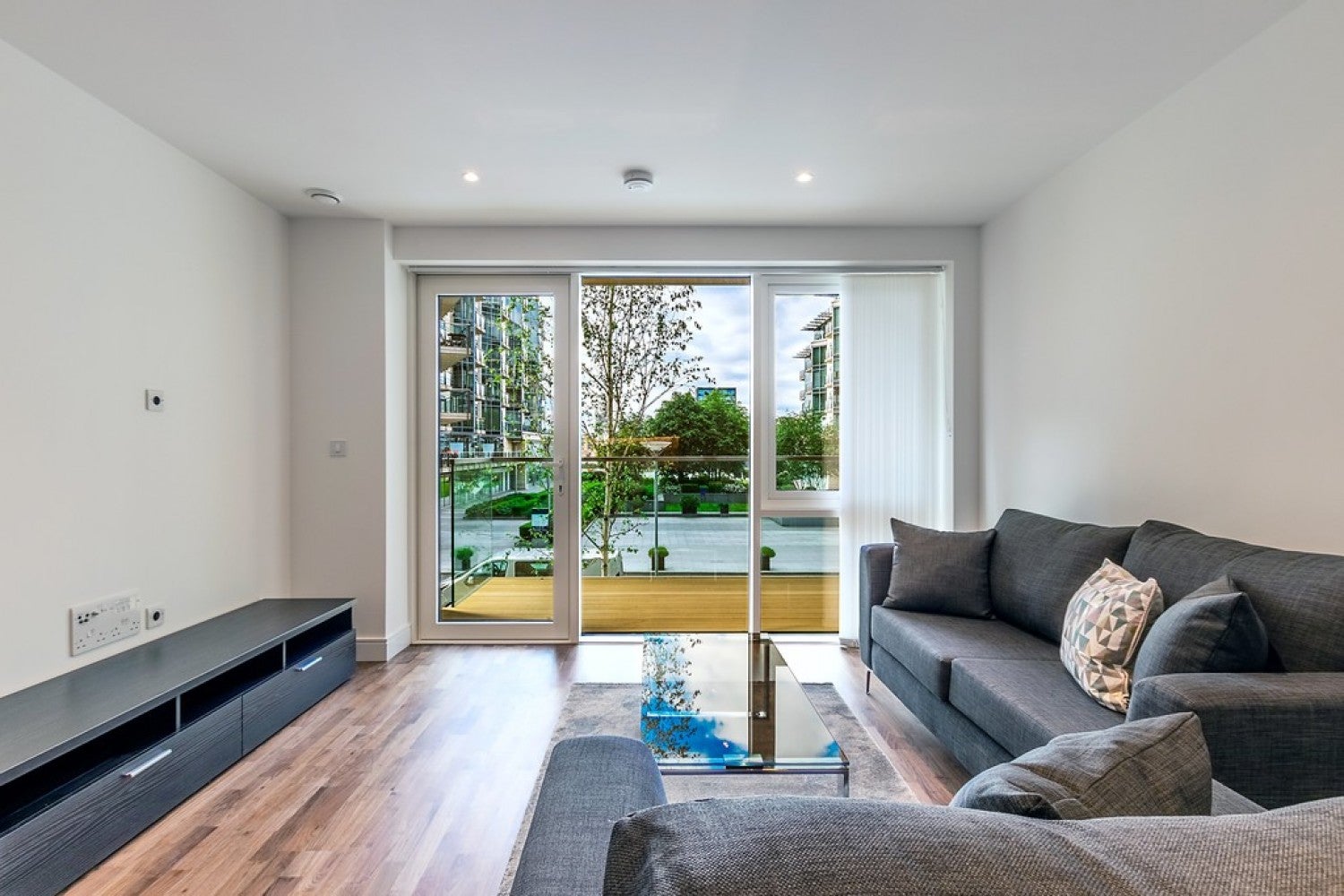 Flat Eltringham Street in Greater London