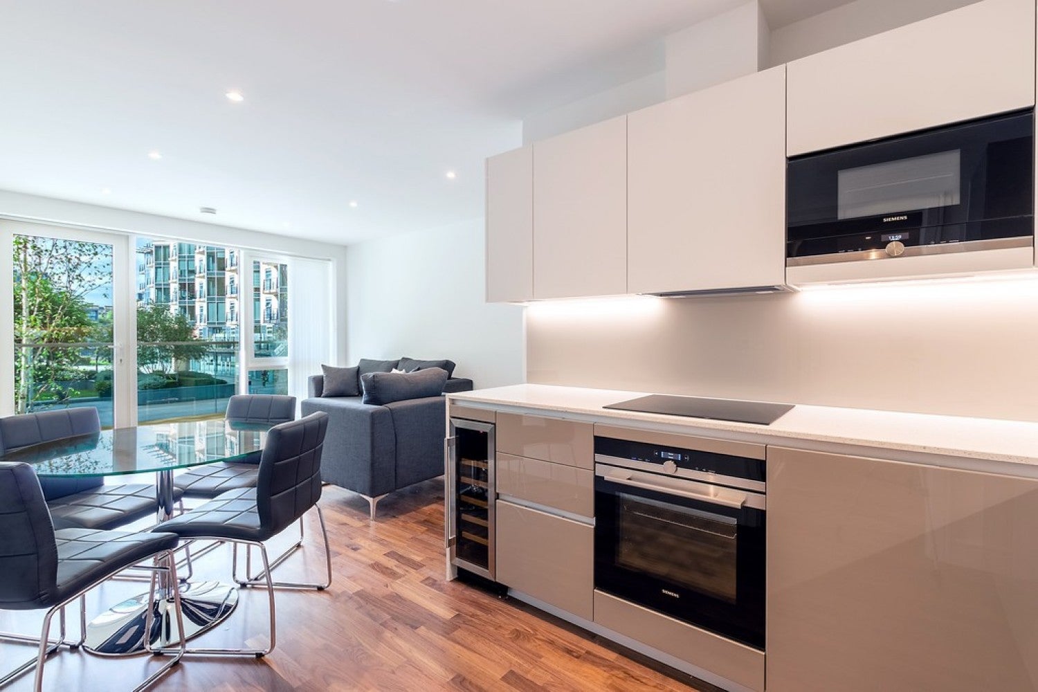 Flat Eltringham Street in Greater London