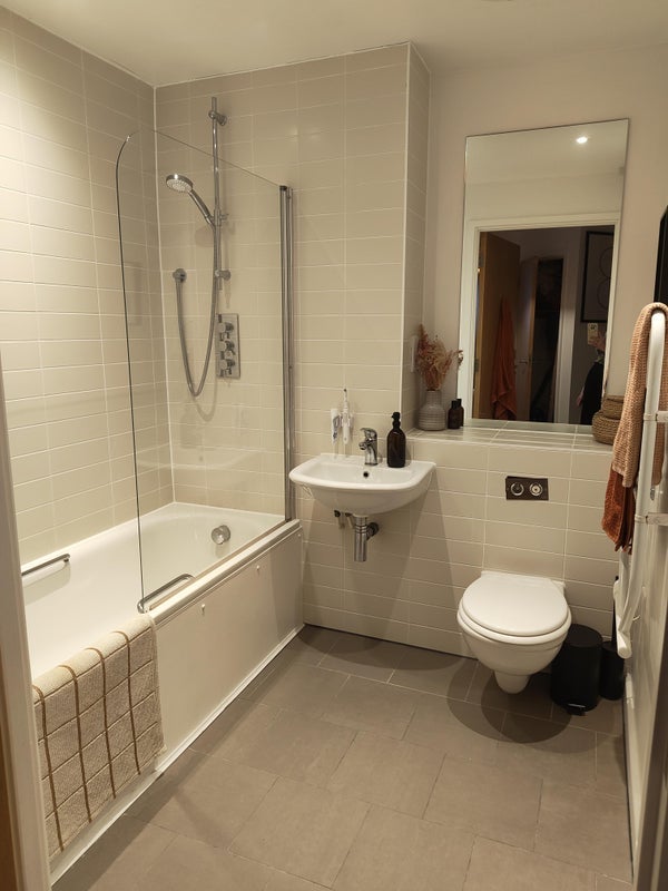 Room Grange Road in Greater London
