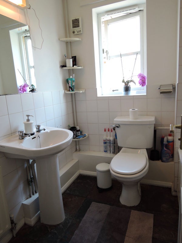 Room Butchers Road in Greater London
