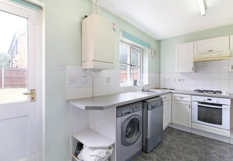 Room Butchers Road in Greater London