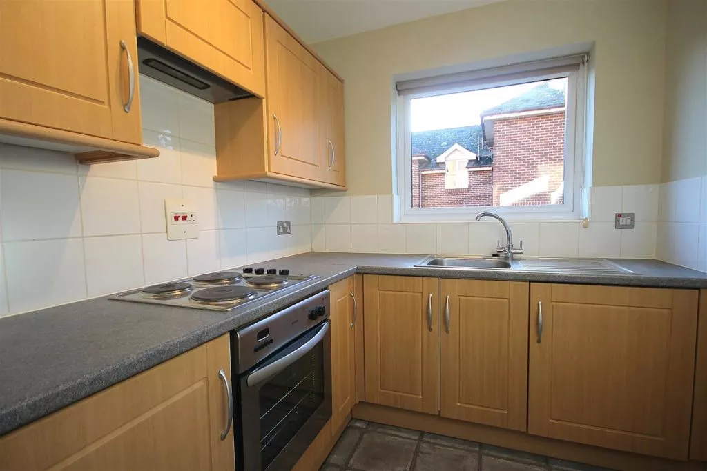 Flat Emlyn Lane in Mole Valley