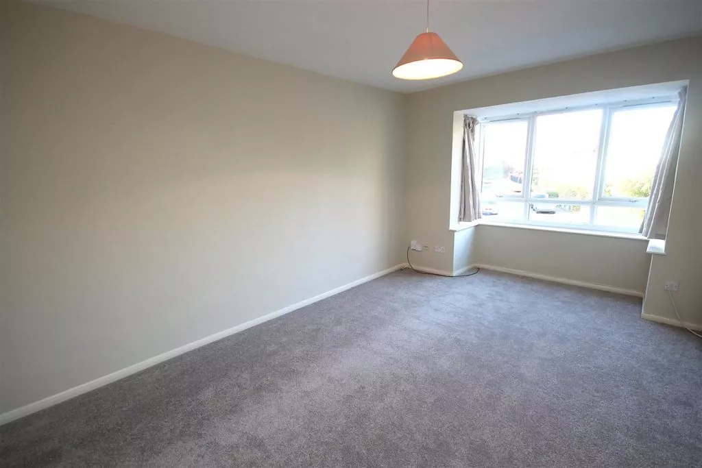 Flat Emlyn Lane in Mole Valley