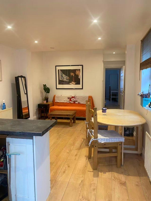 Room Queen Street in Greater London