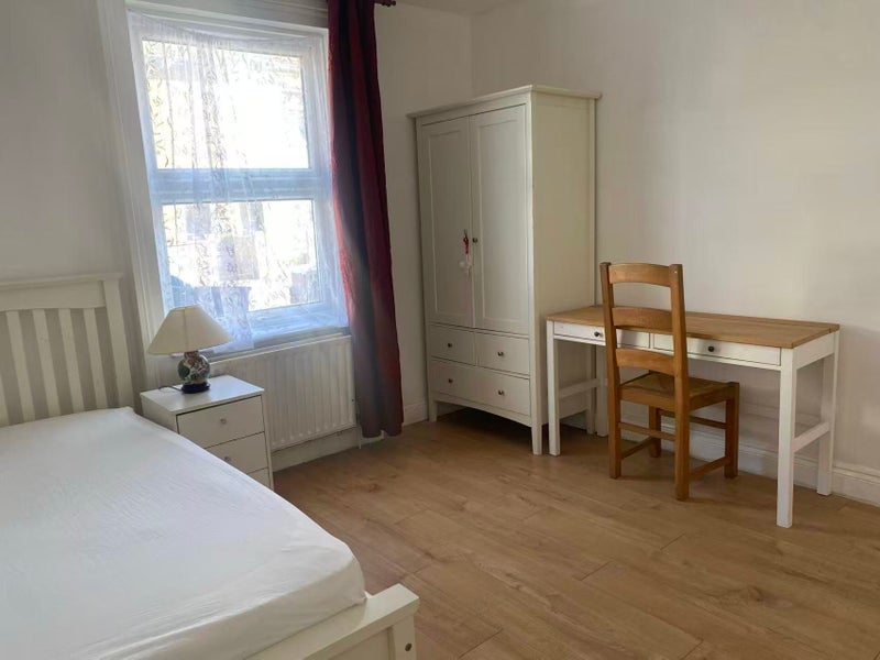 Room Queen Street in Greater London