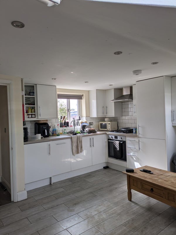 Room Commercial Way in Greater London