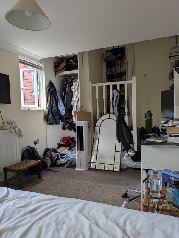 Room Commercial Way in Greater London