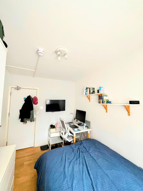 Room Clapham Road Estate in Greater London