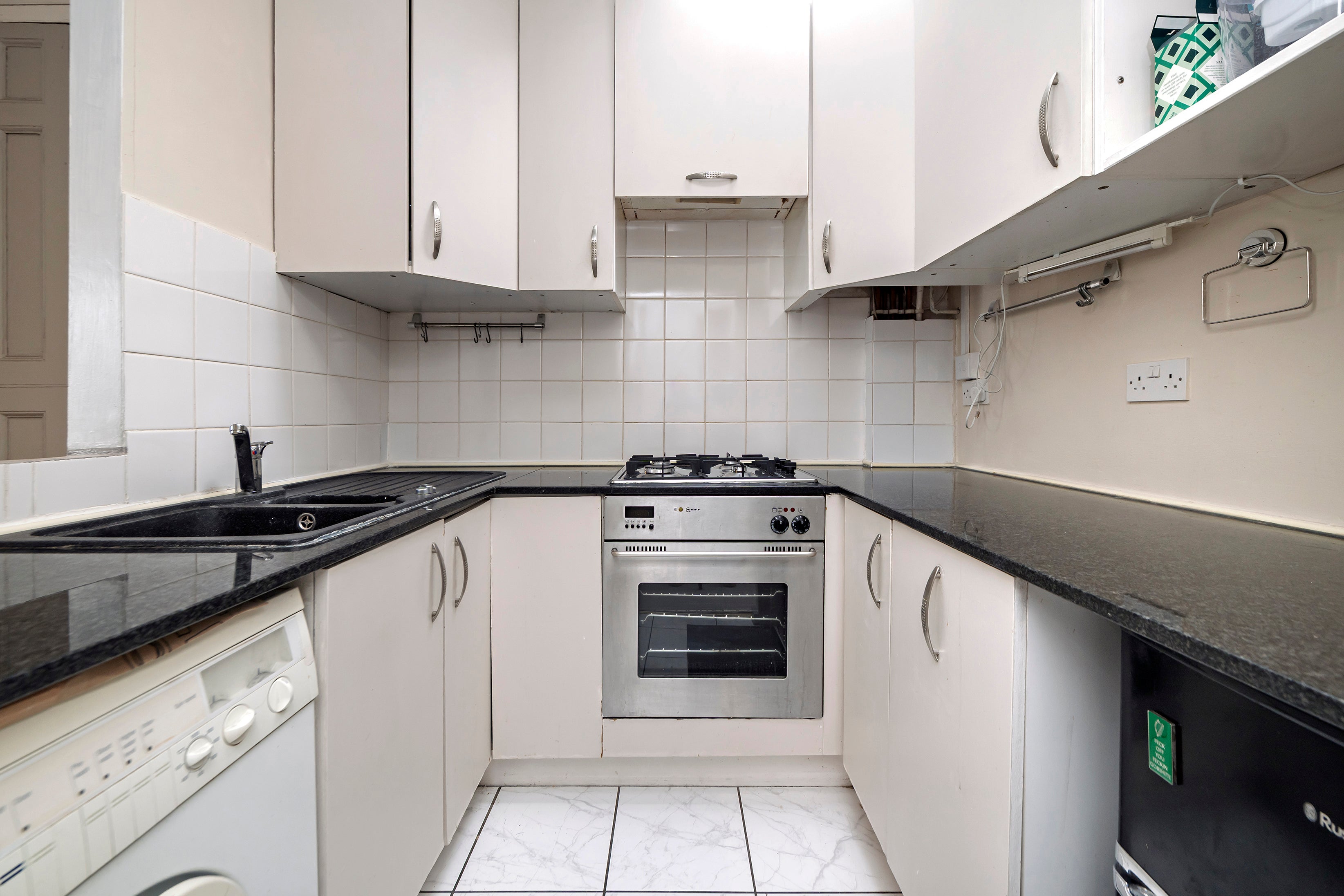 Flat Gratton Road in Greater London