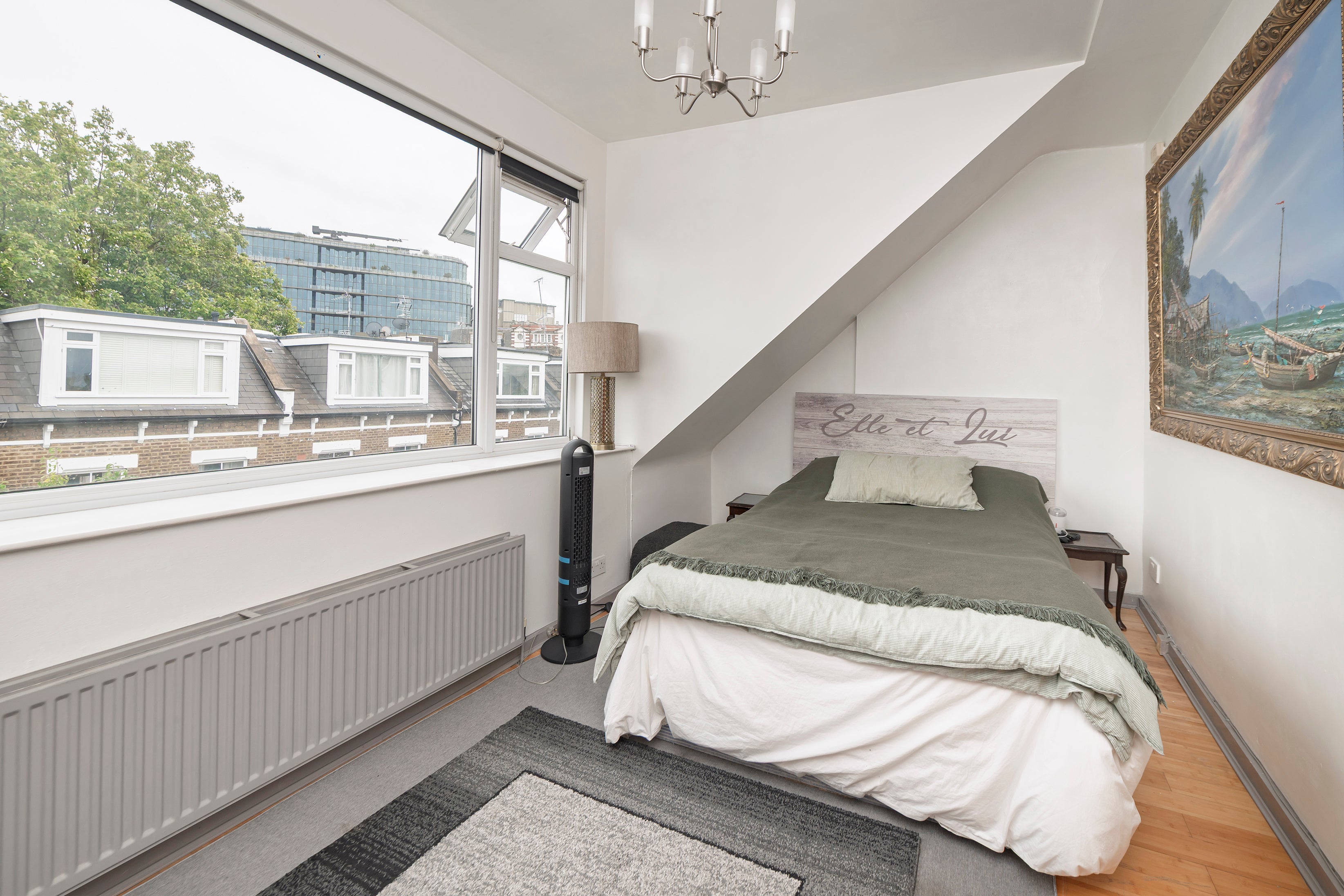 Flat Gratton Road in Greater London