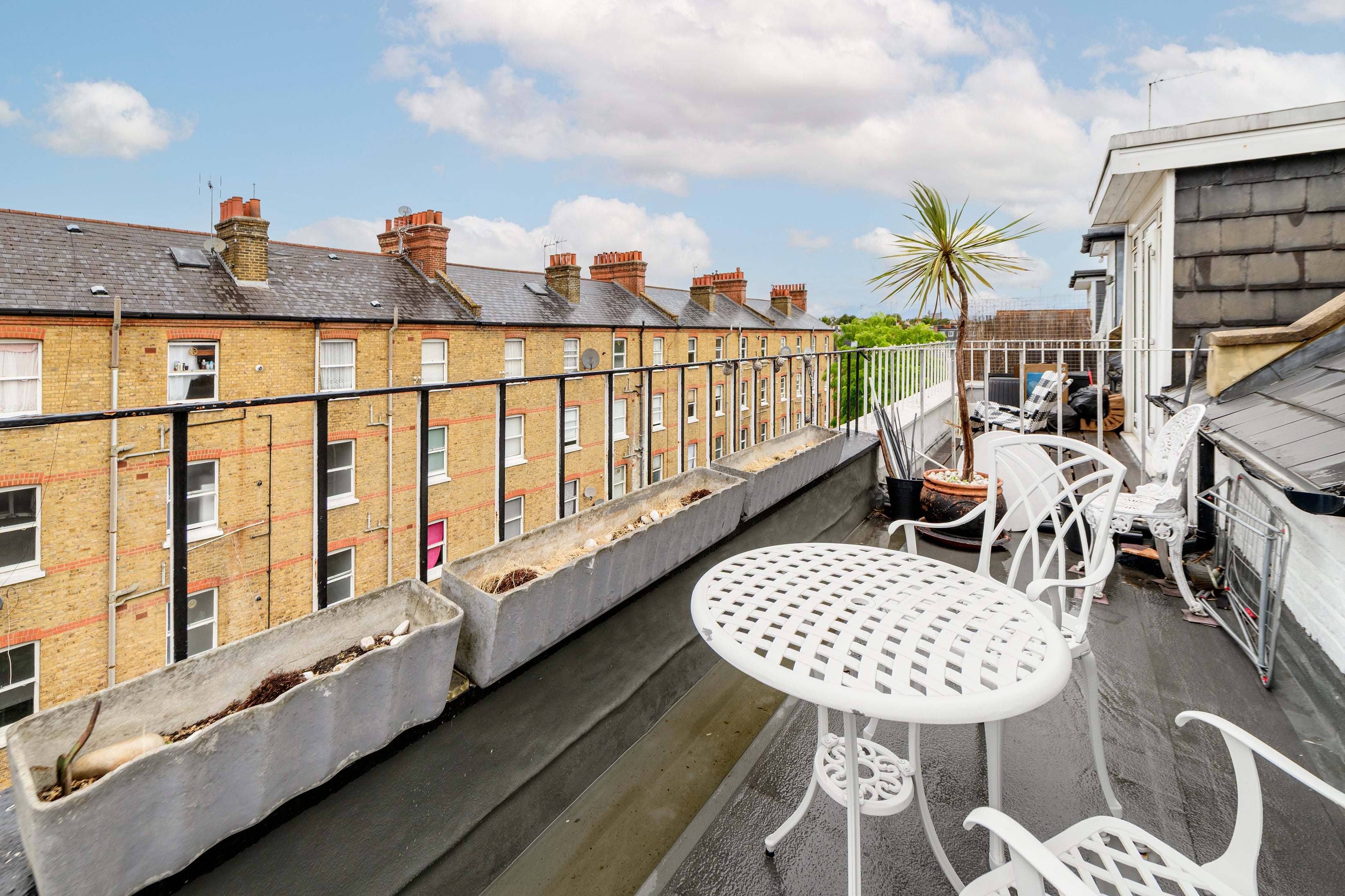 Flat Gratton Road in Greater London