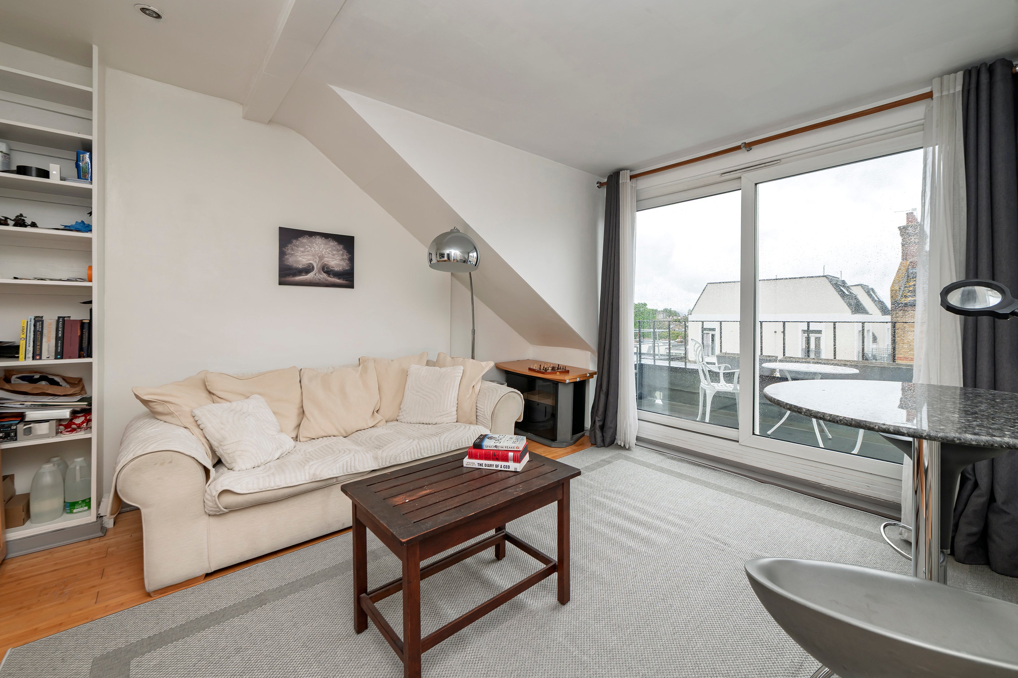 Flat Gratton Road in Greater London
