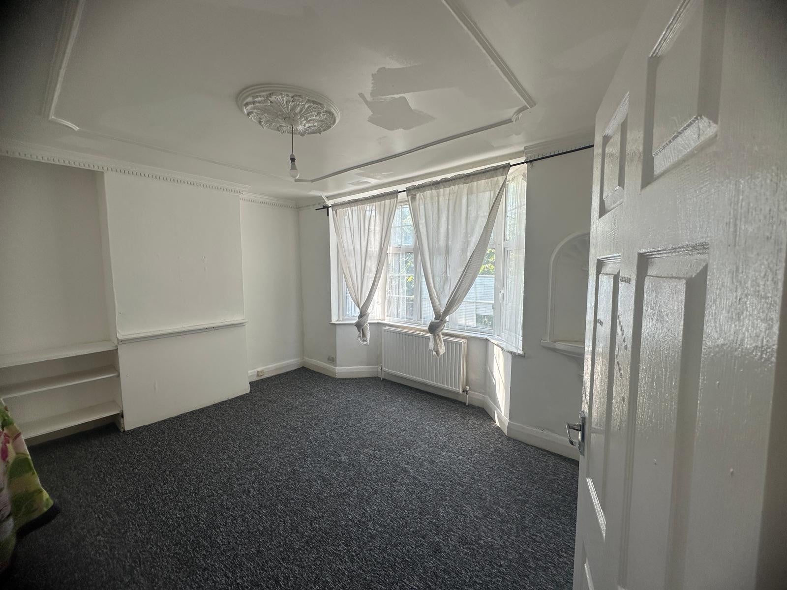 Flat Longbridge Road in Greater London