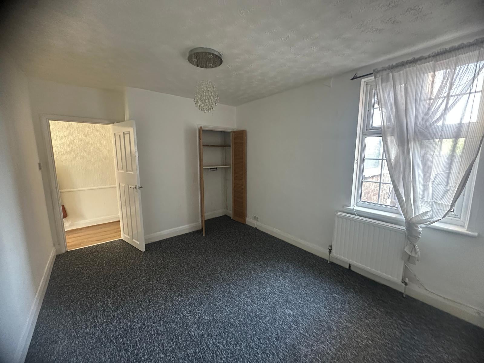 Flat Longbridge Road in Greater London