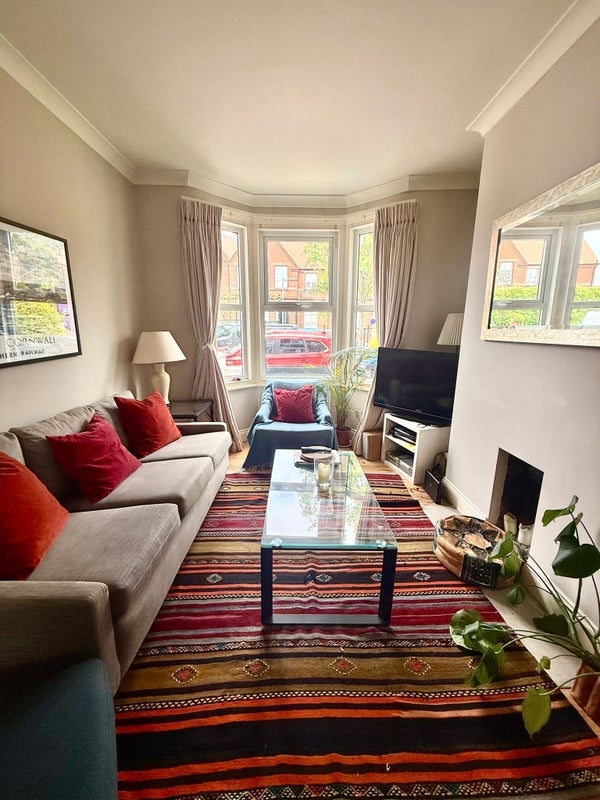 Room Oakley Road in Greater London