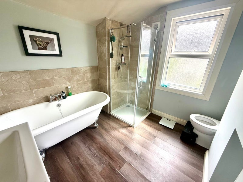 Room Oakley Road in Greater London