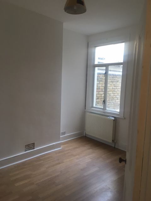 Room Brightwell Crescent in Greater London
