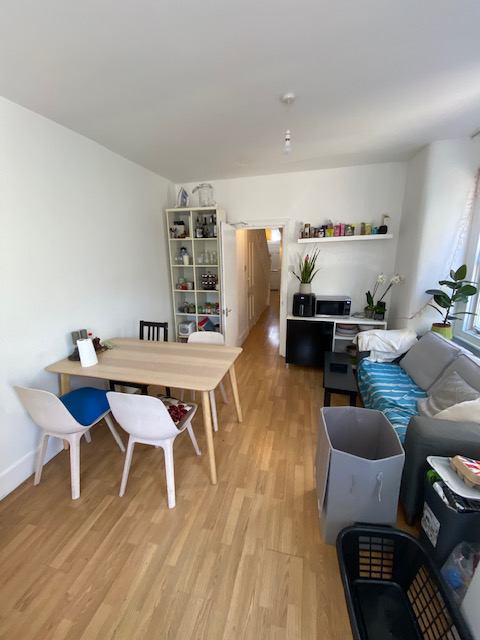 Room Brightwell Crescent in Greater London