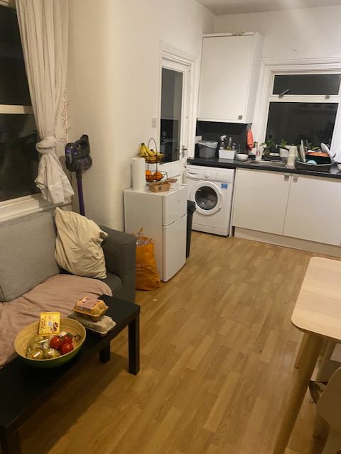 Room Brightwell Crescent in Greater London