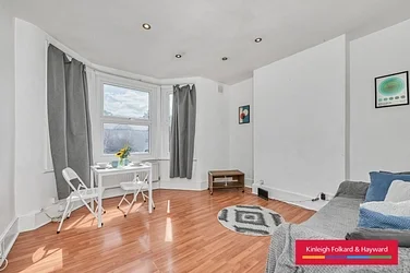 Flat Dowanhill Road in Greater London