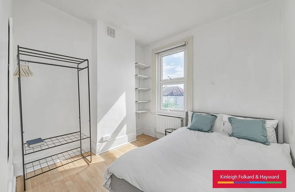 Flat Dowanhill Road in Greater London