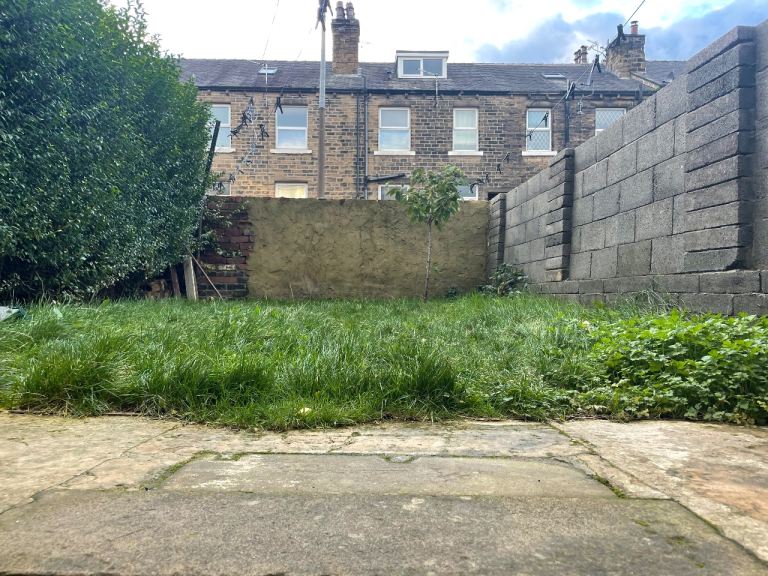 Flat Yew Green Road in Kirklees