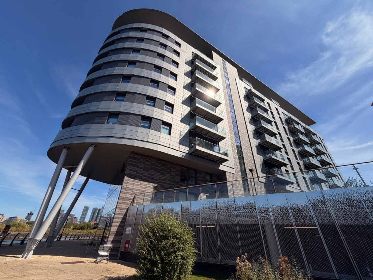 Flat Pomona Strand in Trafford