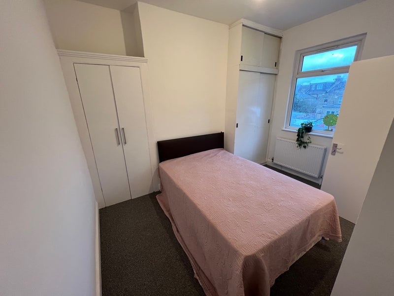 Room Myddleton Road in Greater London