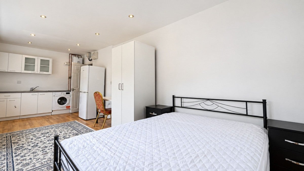 Flat Howard Close in Greater London