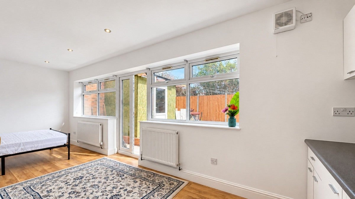 Flat Howard Close in Greater London