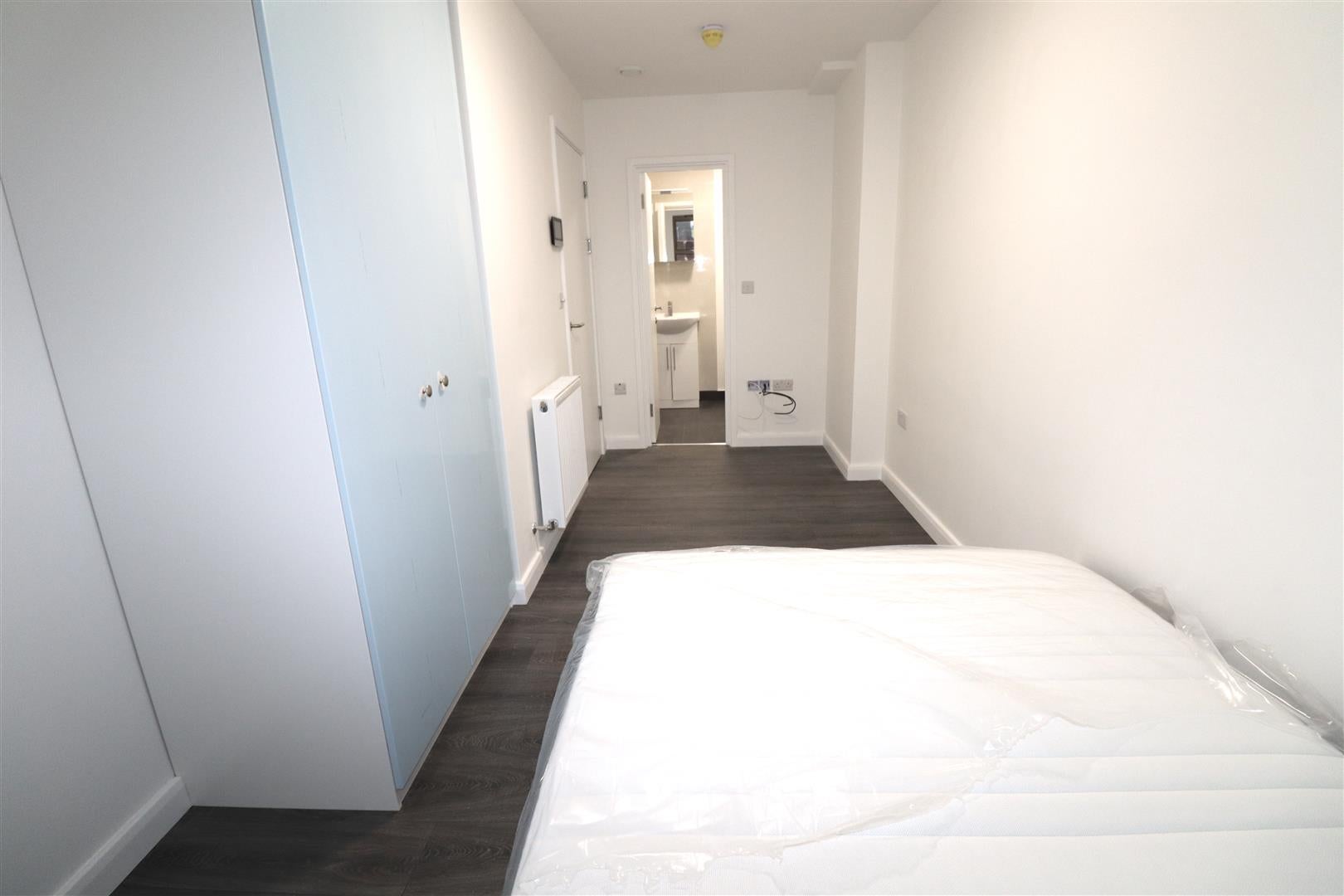 Room Riverdene Road in London