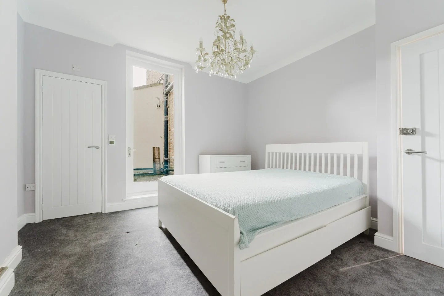 Flat Coldershaw Road in Greater London