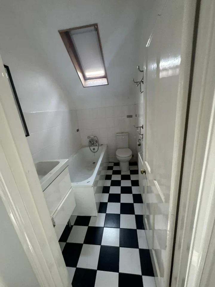 Flat Wickham Road in Greater London