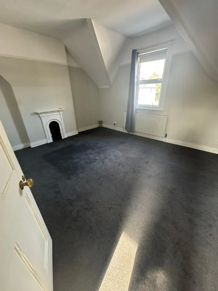 Flat Wickham Road in Greater London