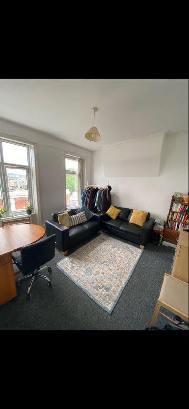Room Park Road in Greater London