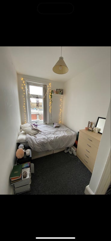 Room Park Road in Greater London