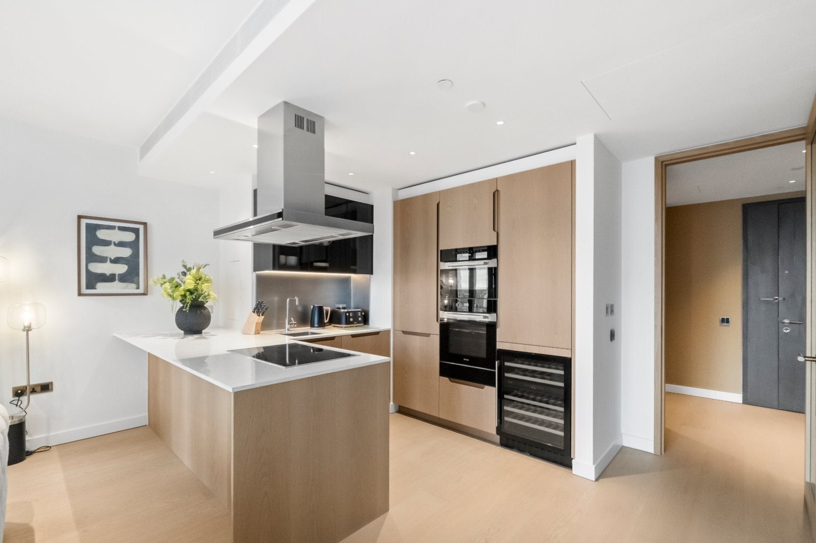 Flat Nine Elms Lane in Greater London