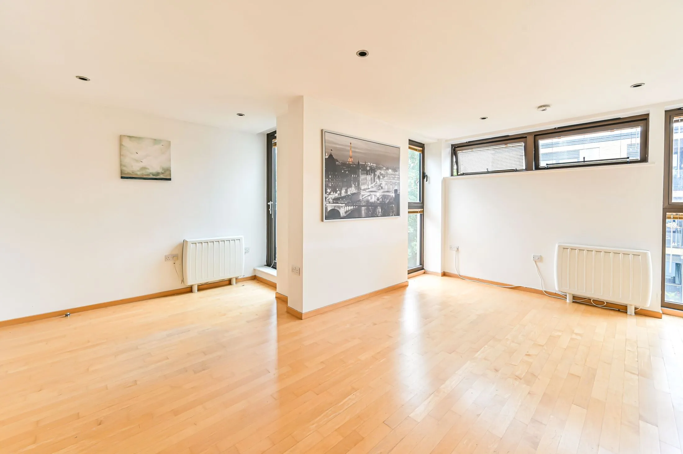 Flat Petergate in Greater London