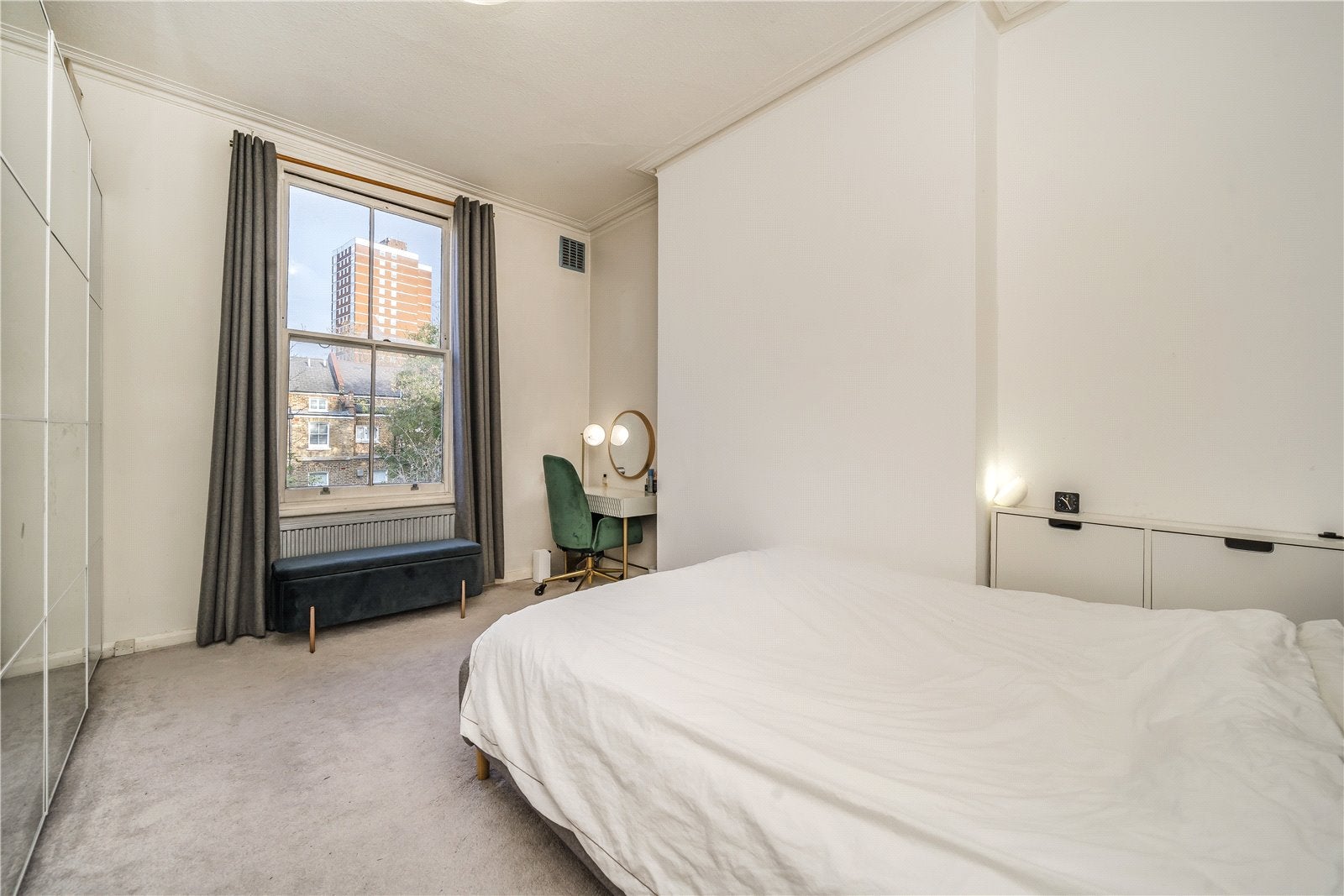 Flat Westwick Gardens in Greater London