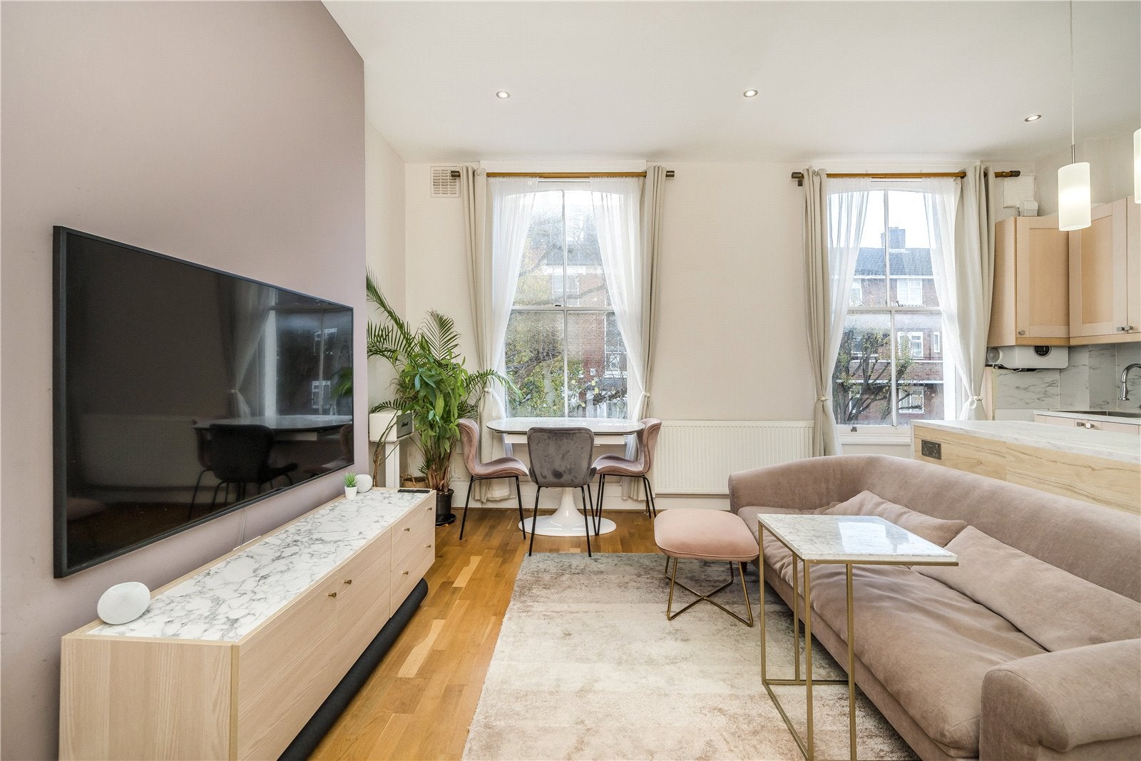 Flat Westwick Gardens in Greater London