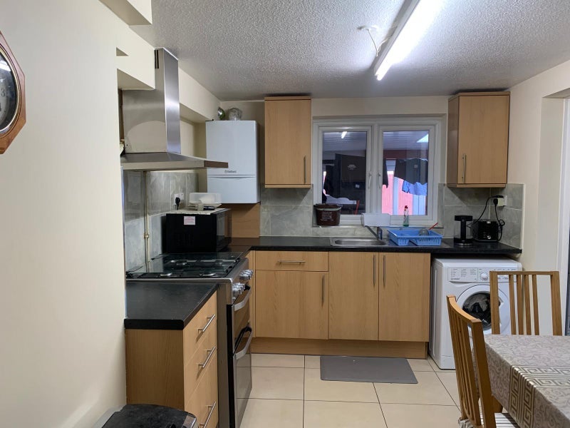 Room High Road Leyton in Greater London