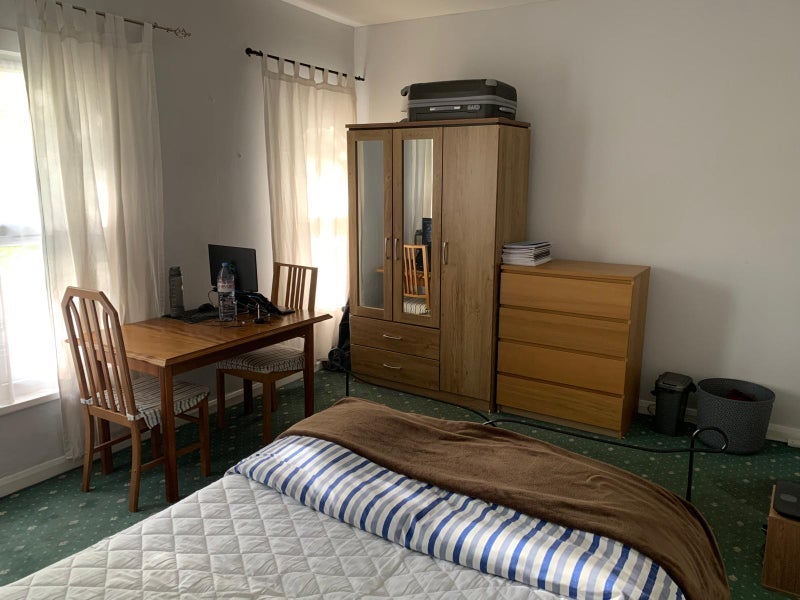 Room High Road Leyton in Greater London